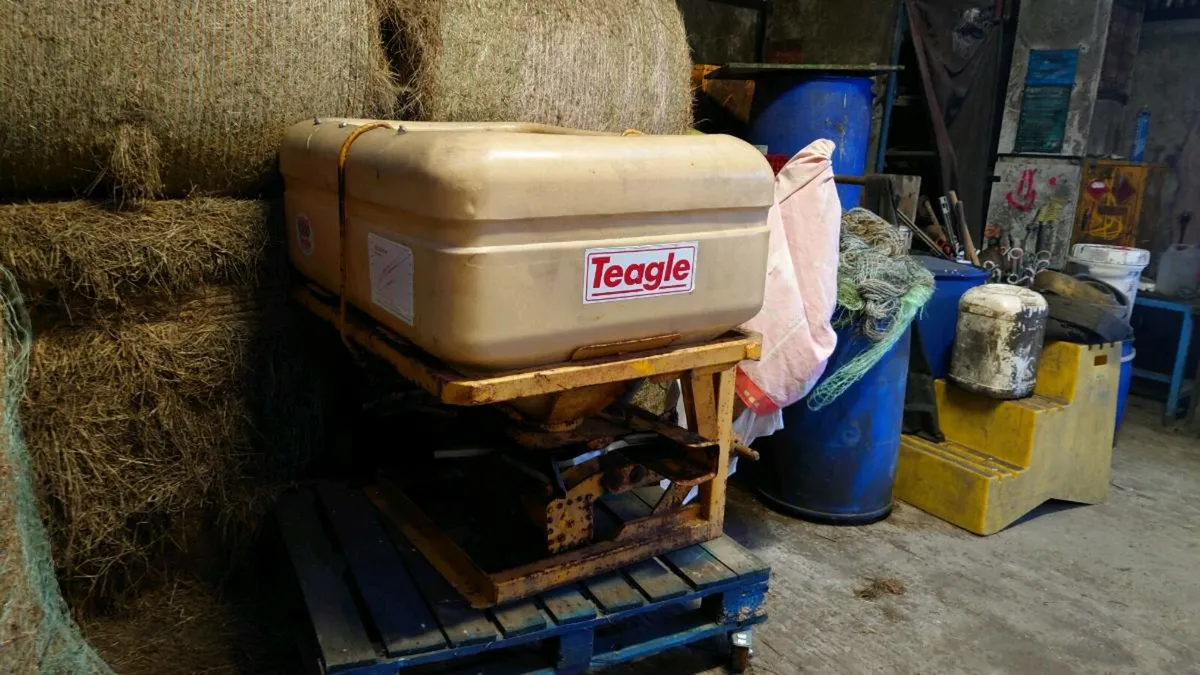 Teagle fertilizer spreader for sale in Co. Clare for €500 on DoneDeal
