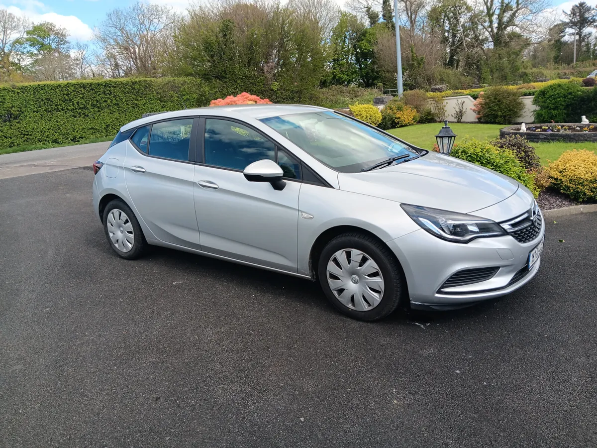 Opel Astra 2019 - Image 1