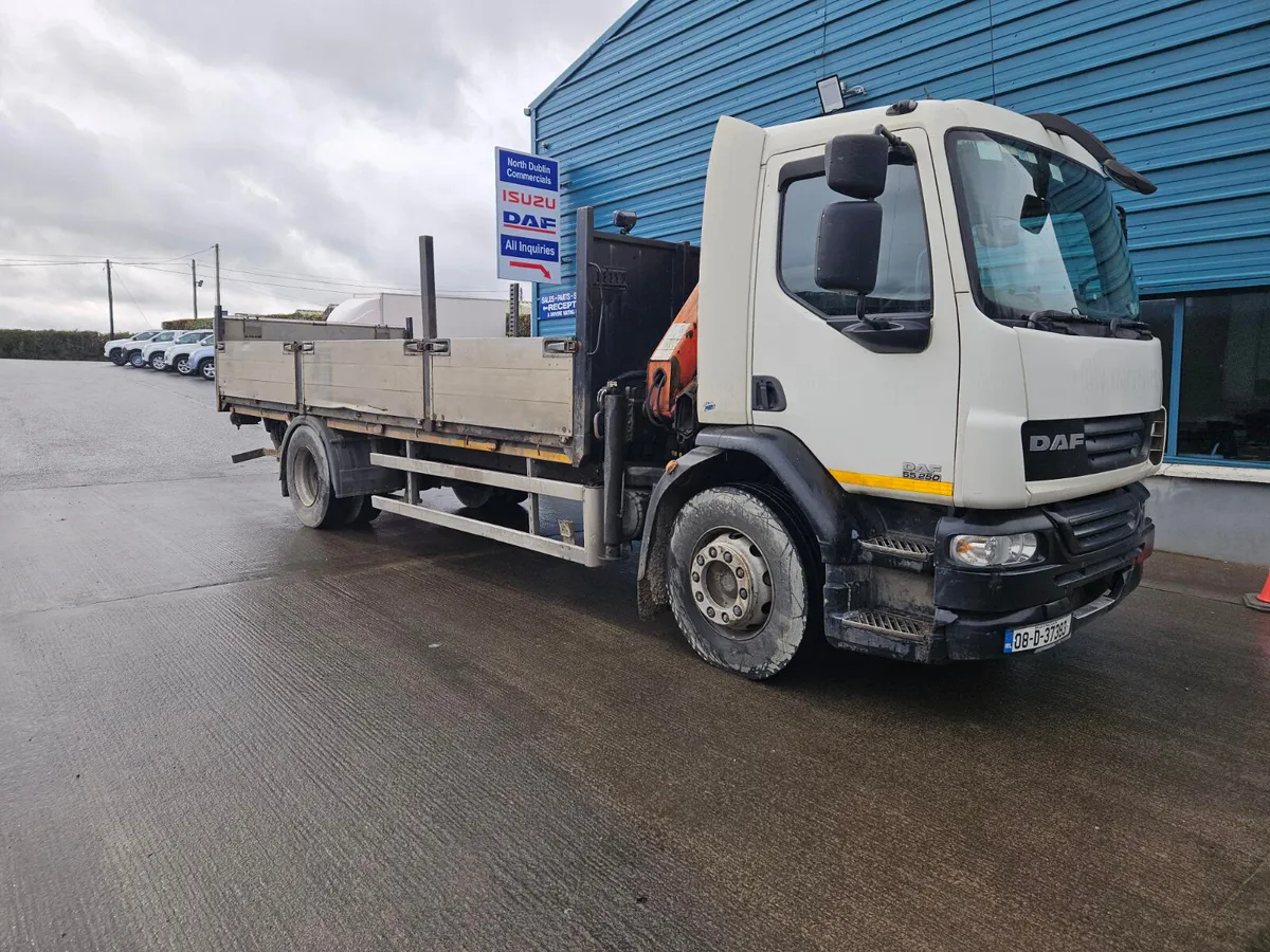 2008 DAF LF55 250 19TON DROPSIDE AND REMOTE CRANE - Image 1