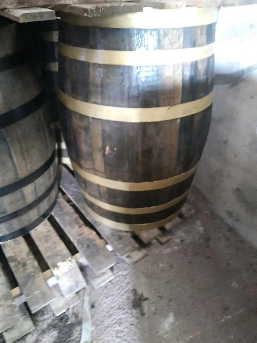 Old whisky barrels - Image 4