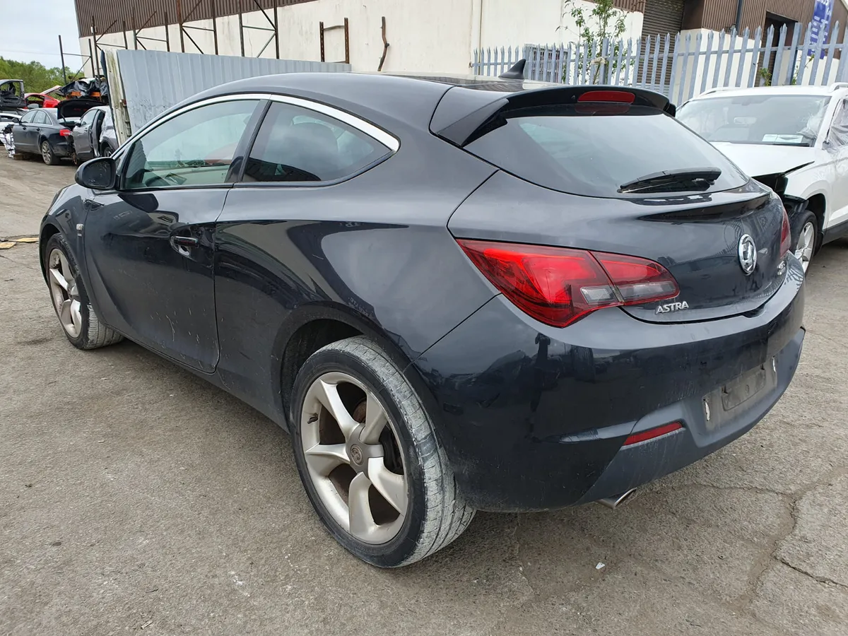 13 OPEL ASTRA  GTC 2.0 CDTI FOR BREAKING - Image 4