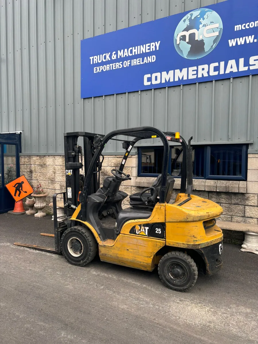 For Sale: 2.5 Ton Caterpillar Forklift - Image 1