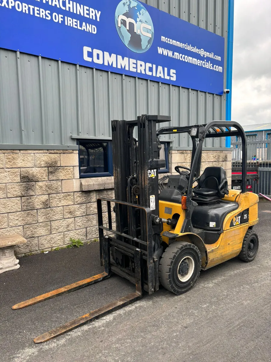 For Sale: 2.5 Ton Caterpillar Forklift - Image 2