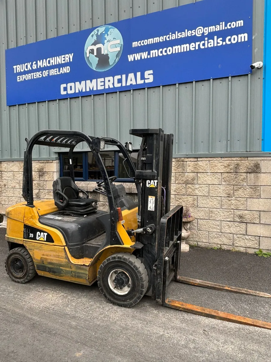 For Sale: 2.5 Ton Caterpillar Forklift - Image 3