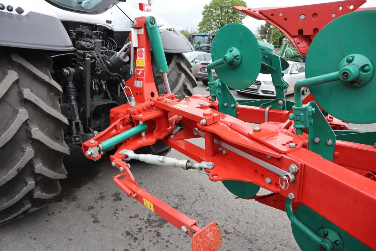 Kverneland ED 4 Furrow Plough - Image 4