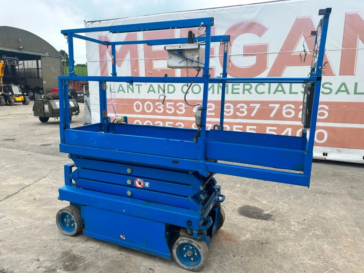 2012 SKYJACK / GENIE SJ 3219  LIFT....230 HOURS.. - Image 1