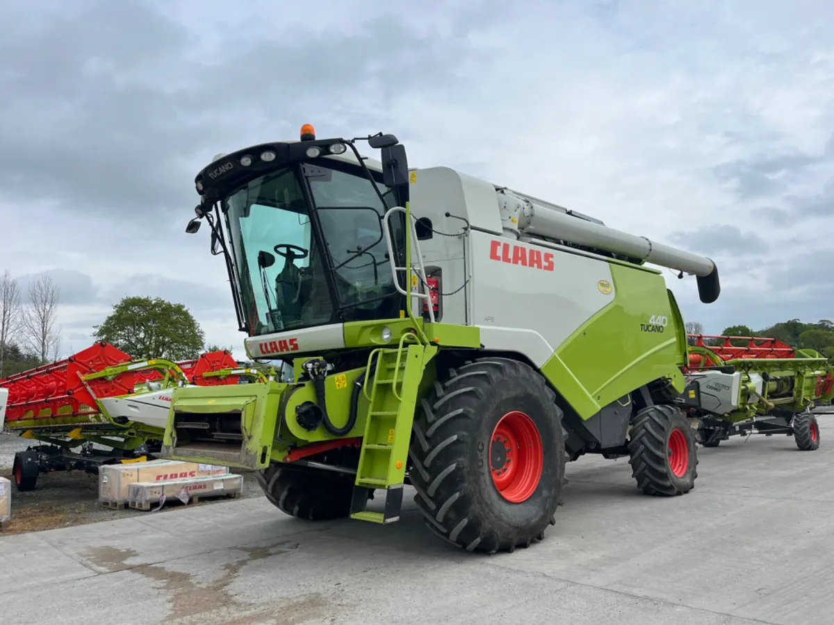 Claas Tucano 440 - Image 1