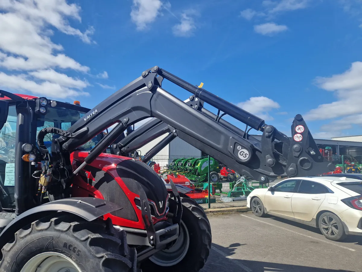 New Valtra N135 Active with Loader - Image 4