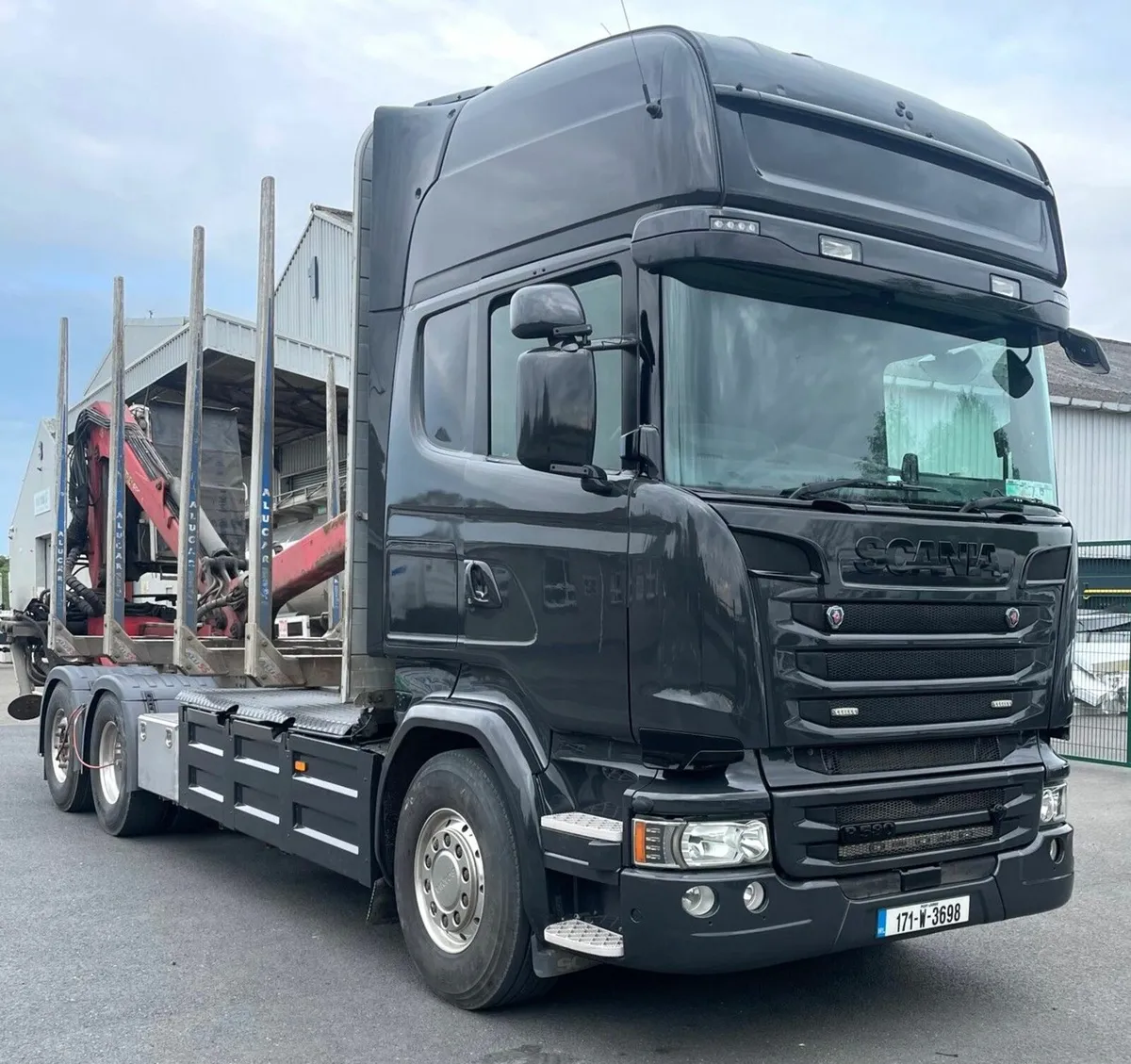 New & Use Tractor Units Repainted,  Gray's Kilcock - Image 4