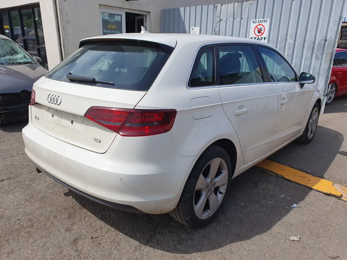 14 AUDI A3  1.6 TDI (CLHA) FOR BREAKING - Image 3