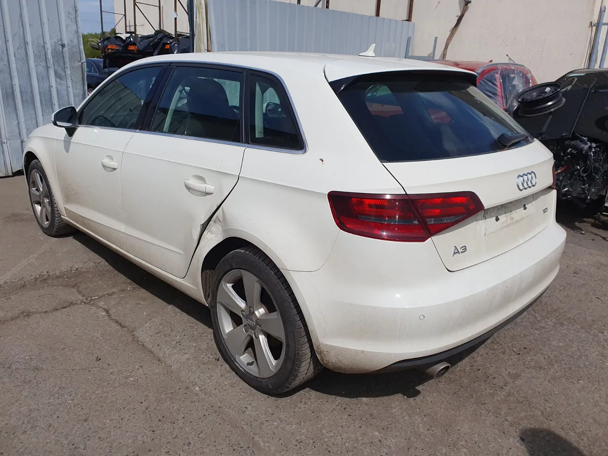 14 AUDI A3  1.6 TDI (CLHA) FOR BREAKING - Image 4