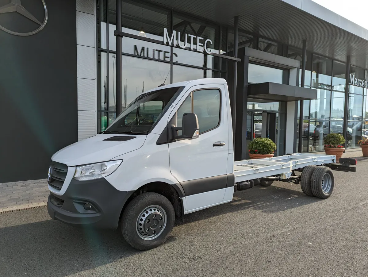 Mercedes Sprinter Twin Wheel 3.5T Chassis Cab - Image 1