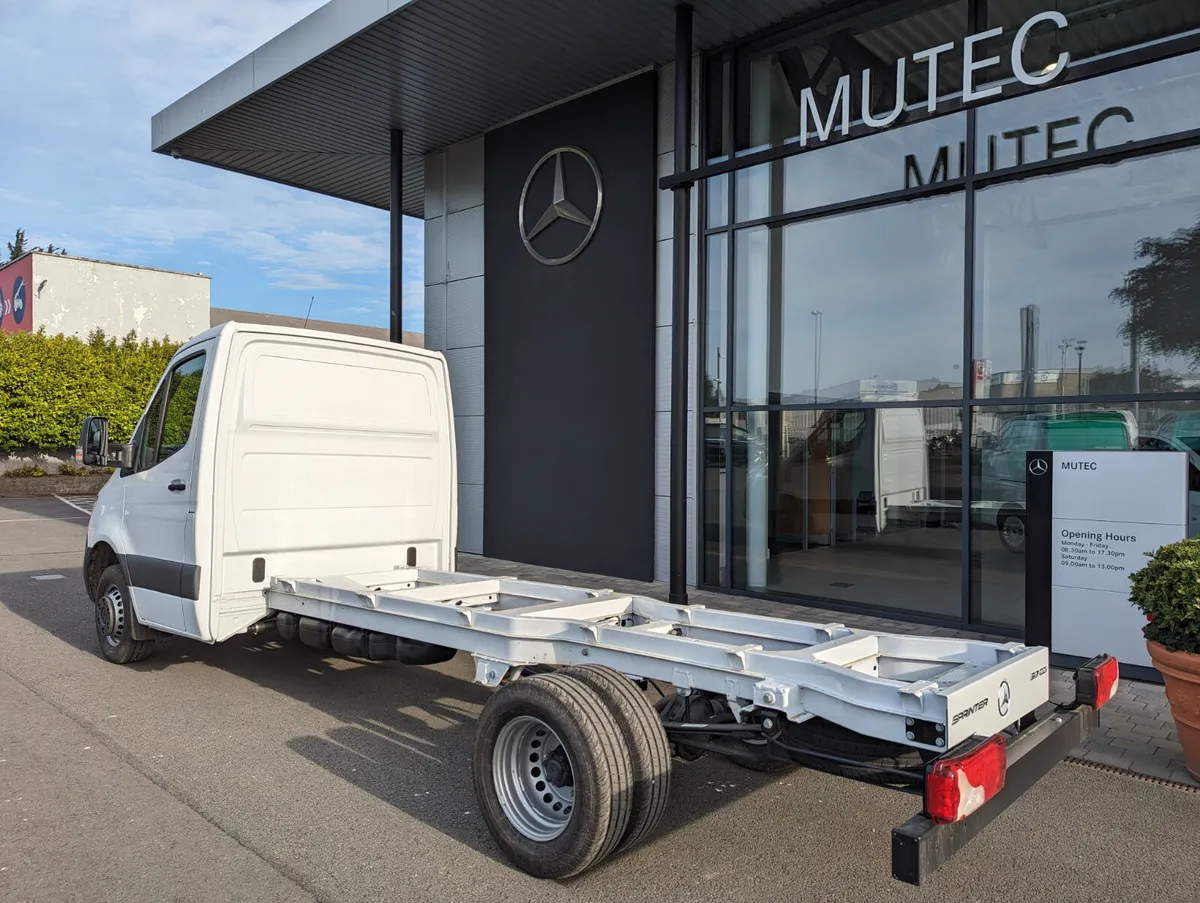 Mercedes Sprinter Twin Wheel 3.5T Chassis Cab - Image 2