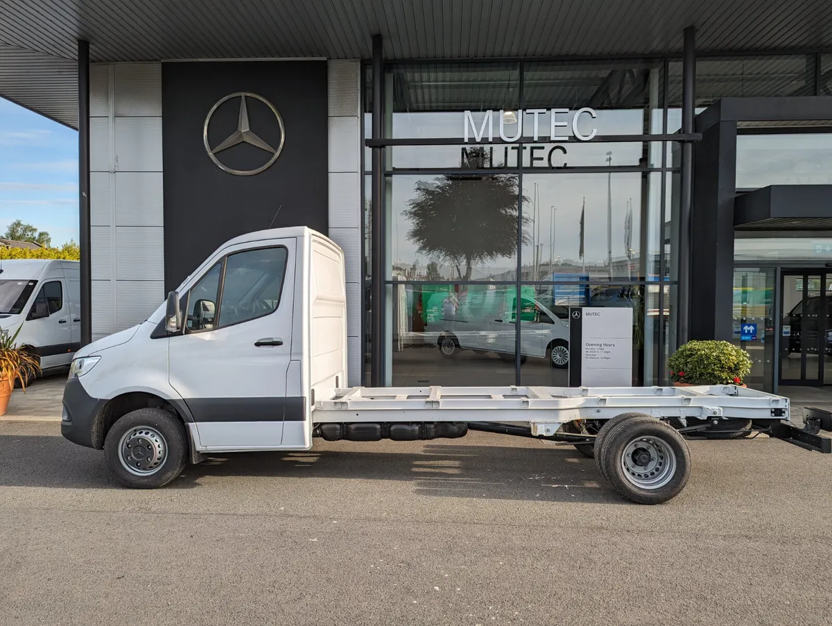 Mercedes Sprinter Twin Wheel 3.5T Chassis Cab - Image 4