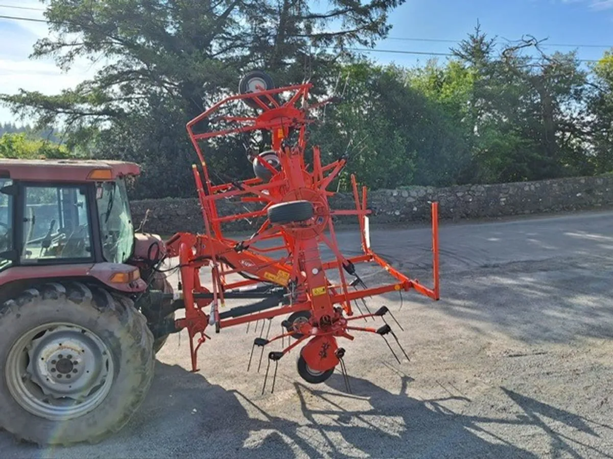 2019 Kuhn GF7802 6 Rotor Tedder - Image 4