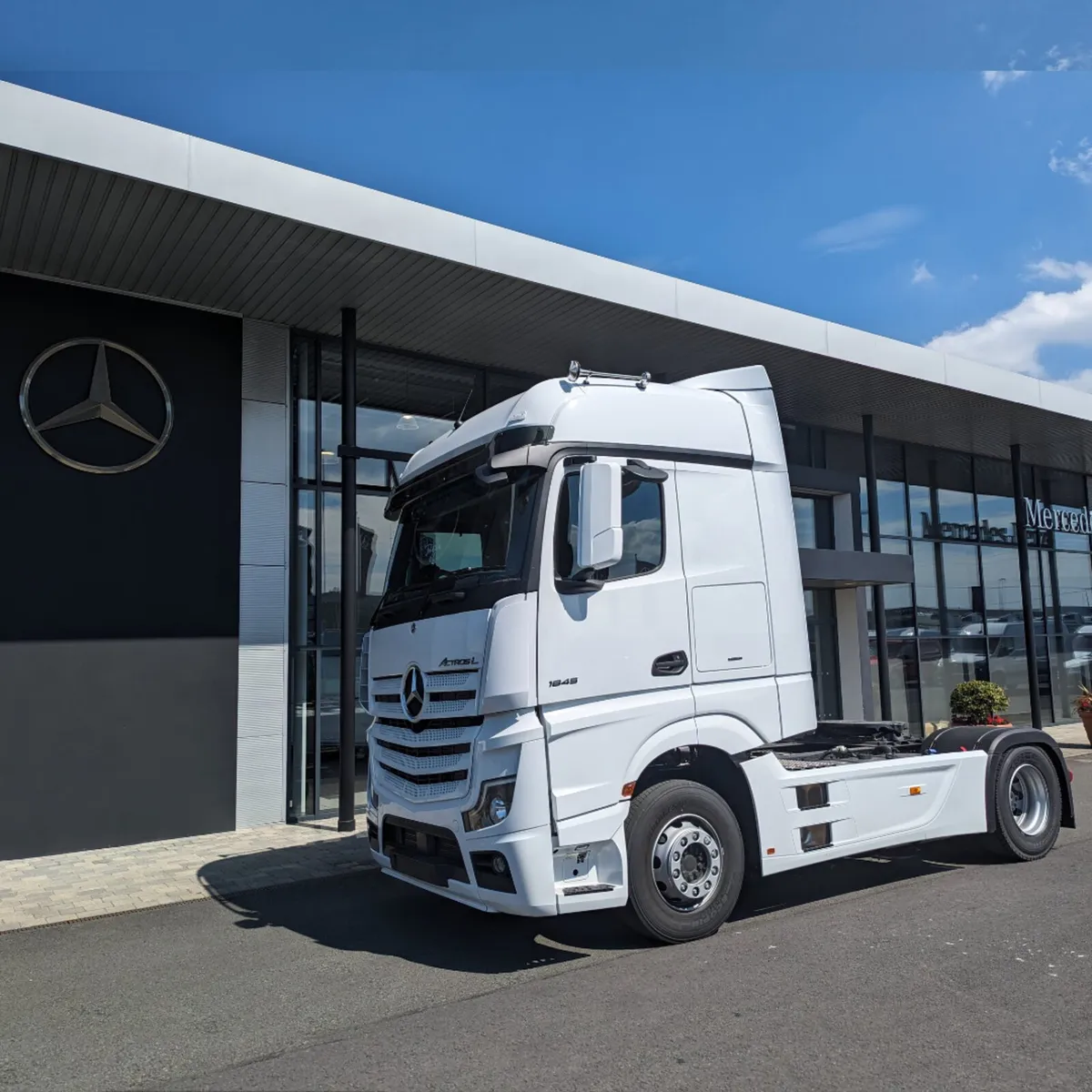 Mercedes Actros 4x2 1845 Big Space Style Line - Image 2