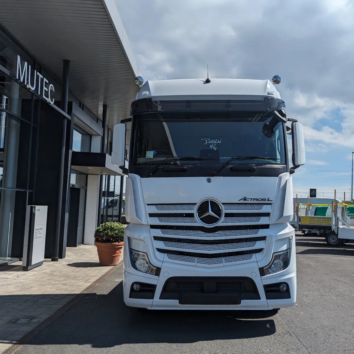 Mercedes Actros 4x2 1845 Big Space Style Line - Image 3