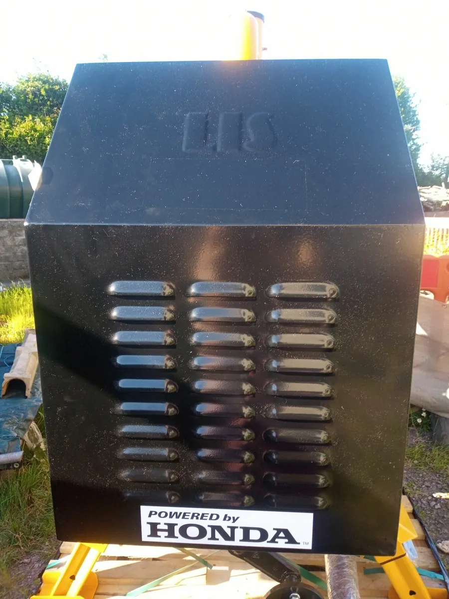 Towable cement mixer, 4 bag, Honda engine. New. - Image 4