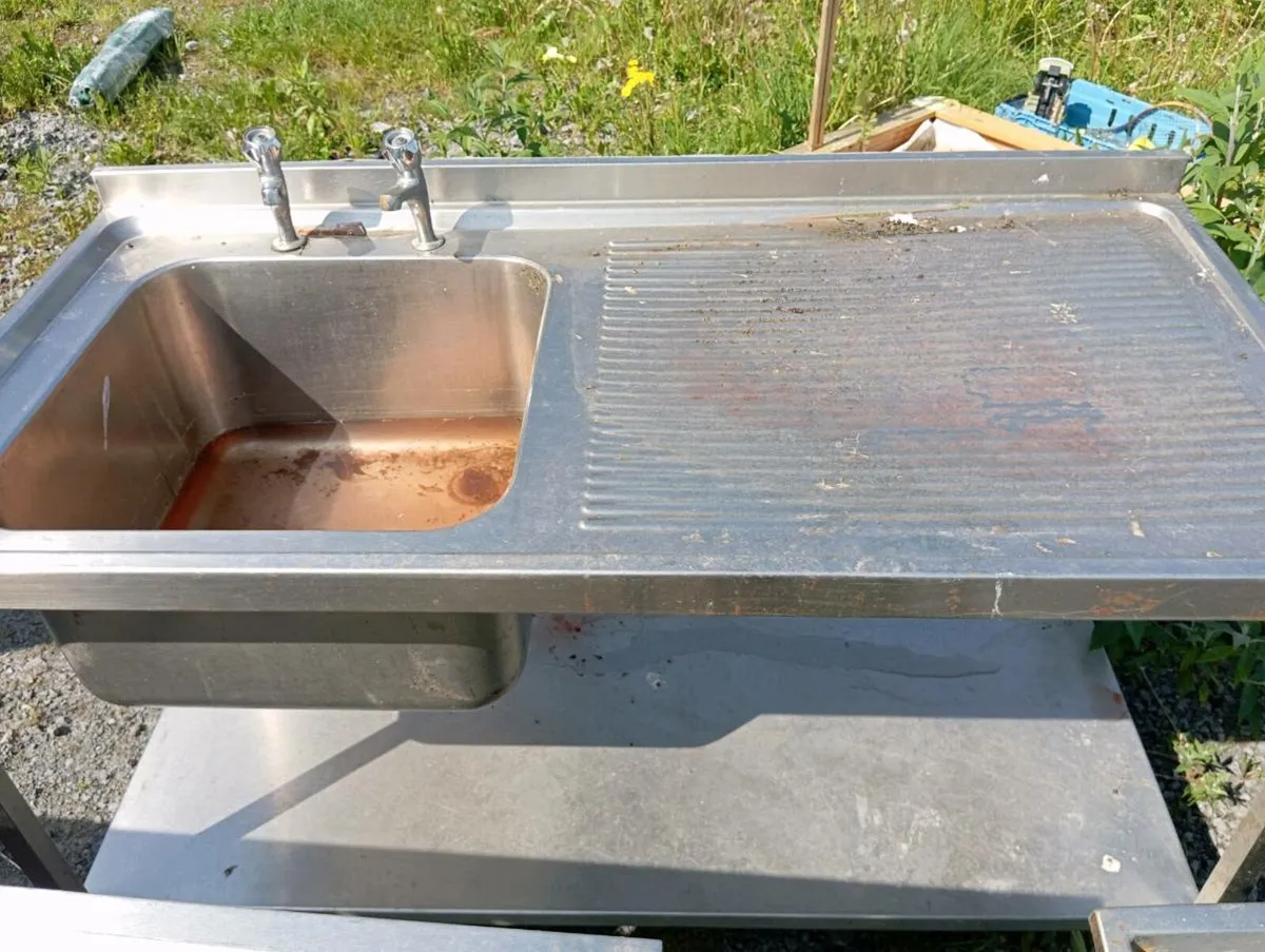 4 Ring Natural Gas Cooker, Sinks - Image 3