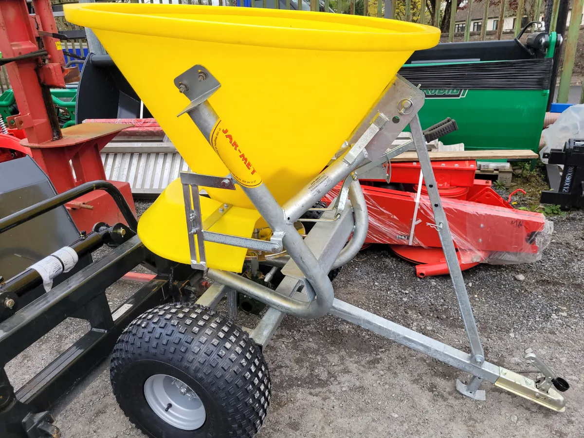 Quad fertiliser spreaders - Image 1