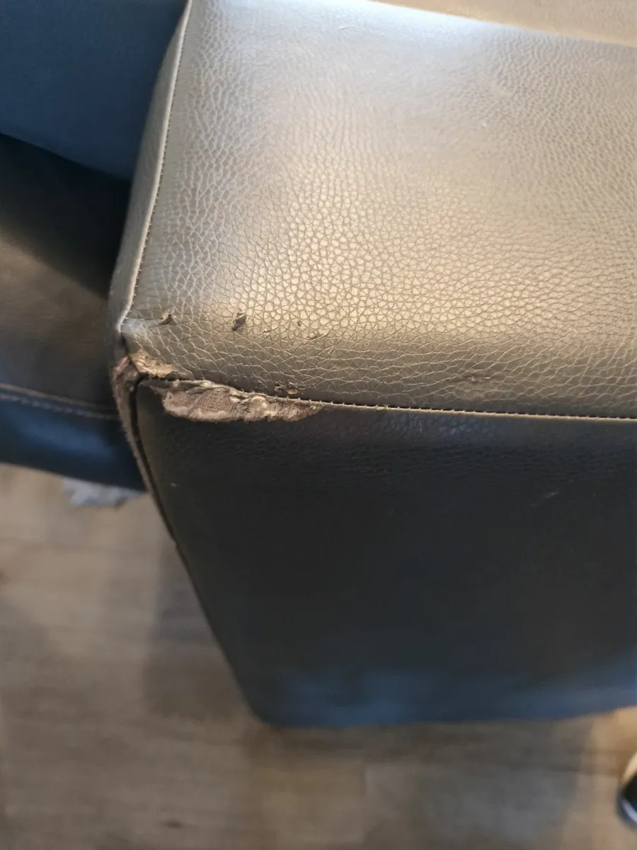 Leather couch - Image 2