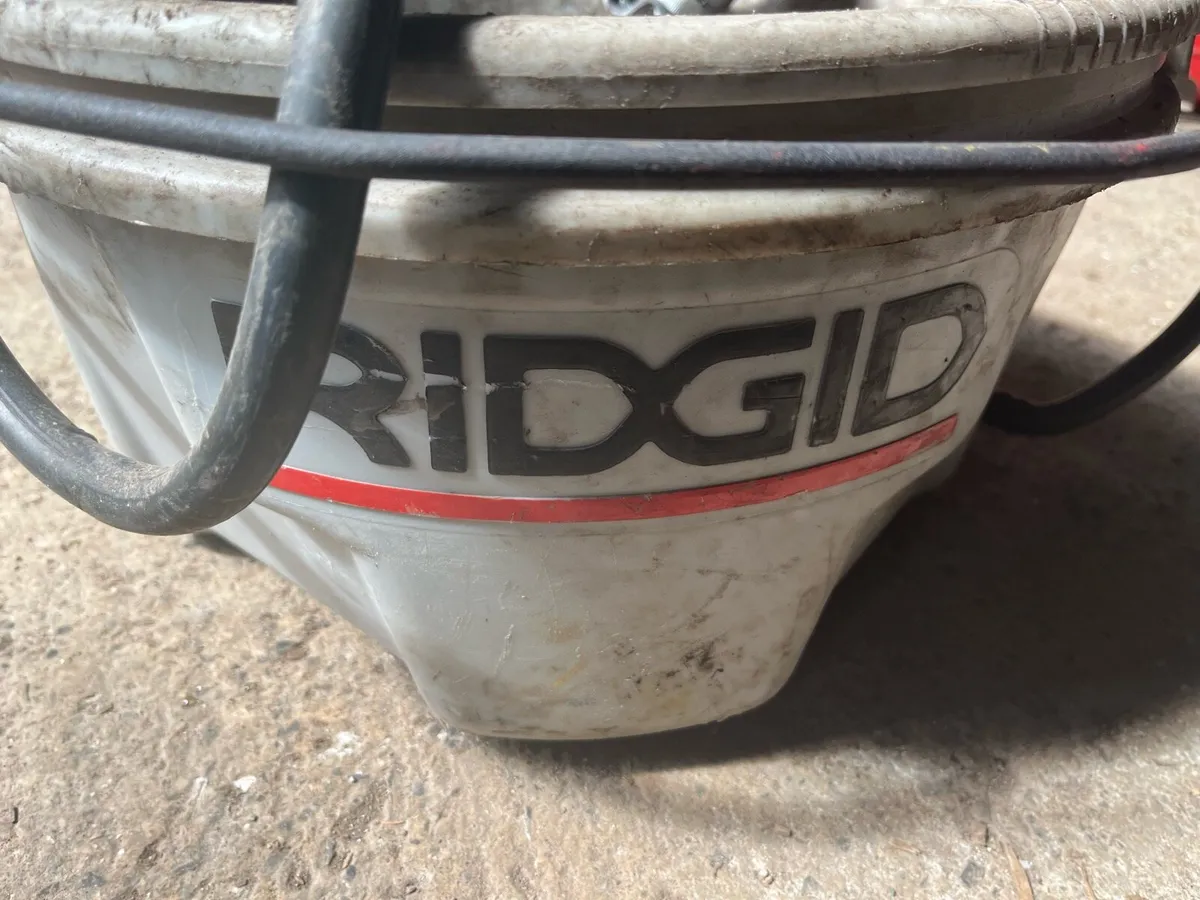 RIDGID OILER + BUCKET - Image 1