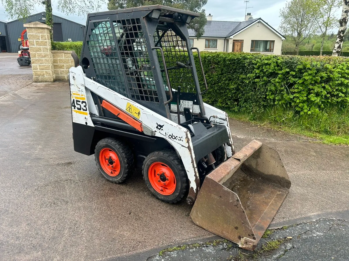 Bobcat 453 skid steer 34 inches wide - Image 1