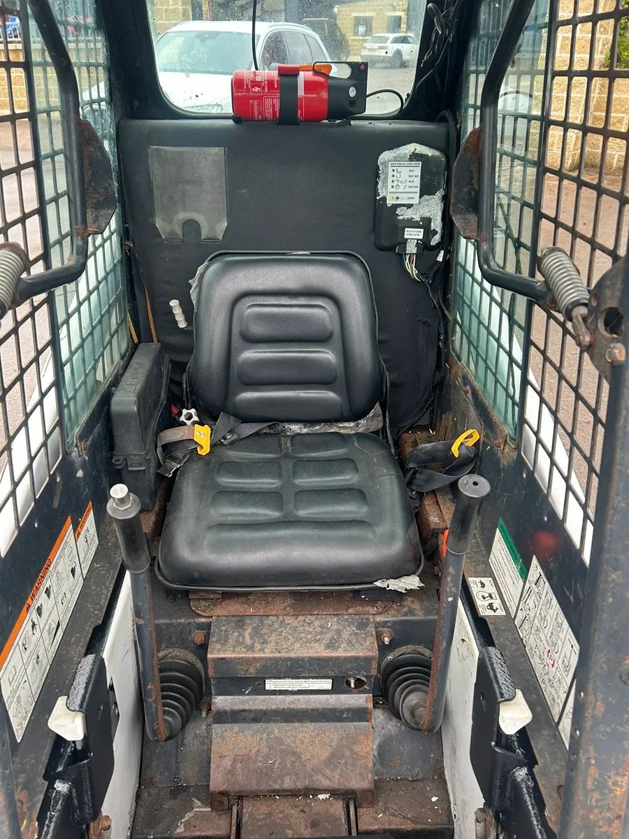 Bobcat 453 skid steer 34 inches wide - Image 4