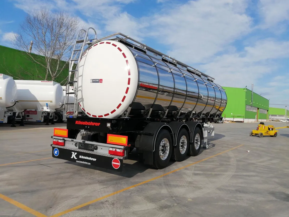 Kassbohrer Milk Tanker - Image 2