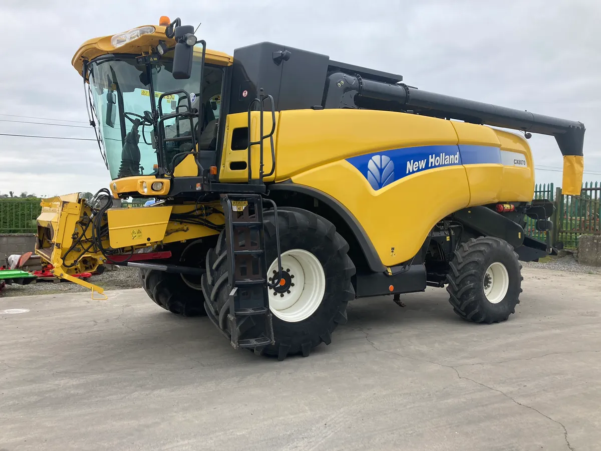 New Holland CX 8070 4WD 20ft vari - Image 1