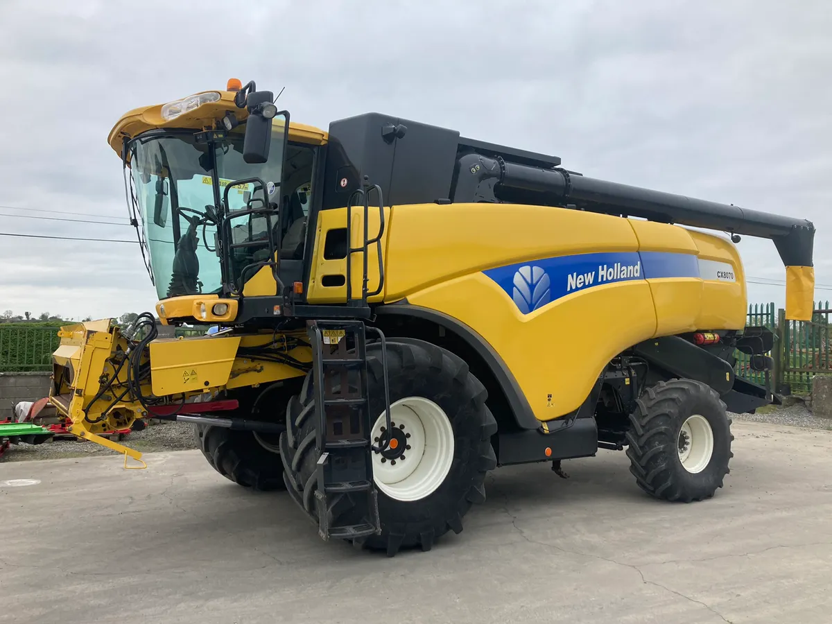 New Holland CX 8070 4WD 20ft vari - Image 2