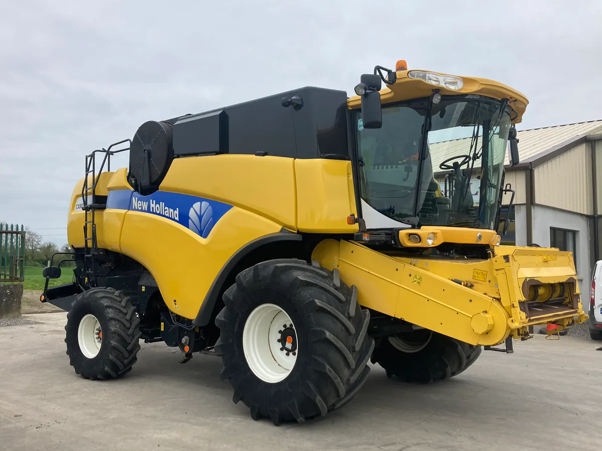 New Holland CX 8070 4WD 20ft vari - Image 4