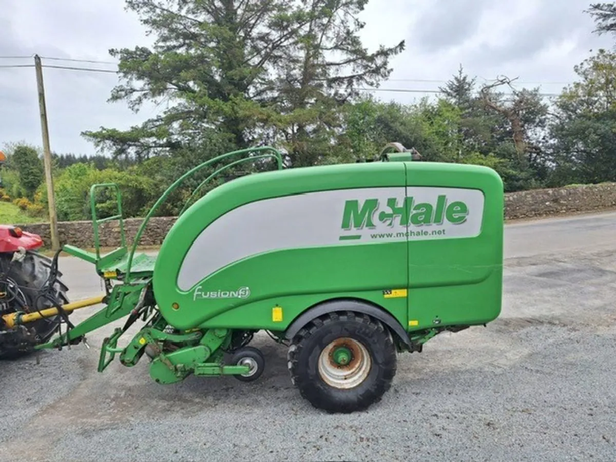 2015 McHale Fusion 3 (62967 Bales) W429 - Image 2