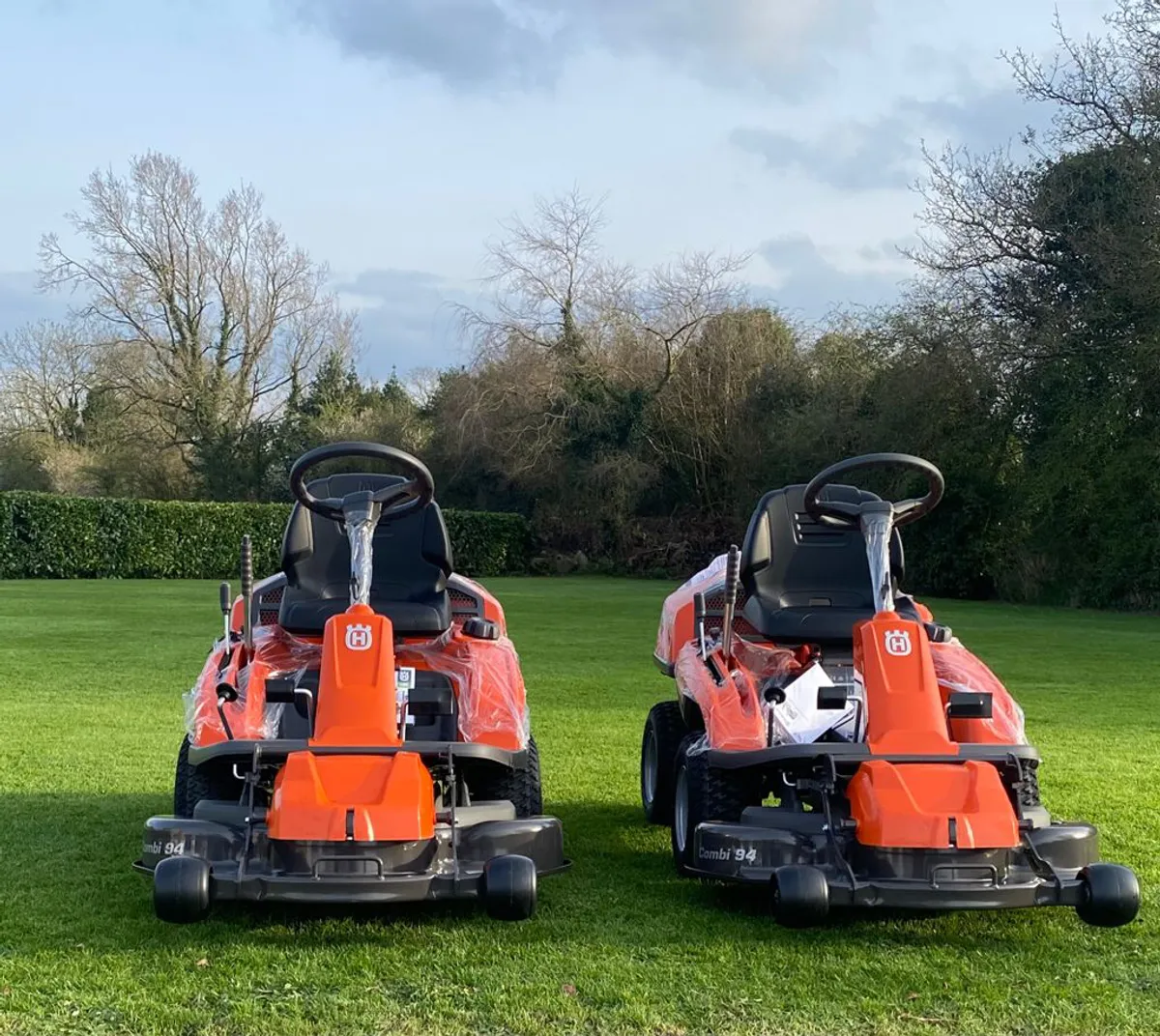 Husqvarna R214TC front deck rider lawnmower - Image 1