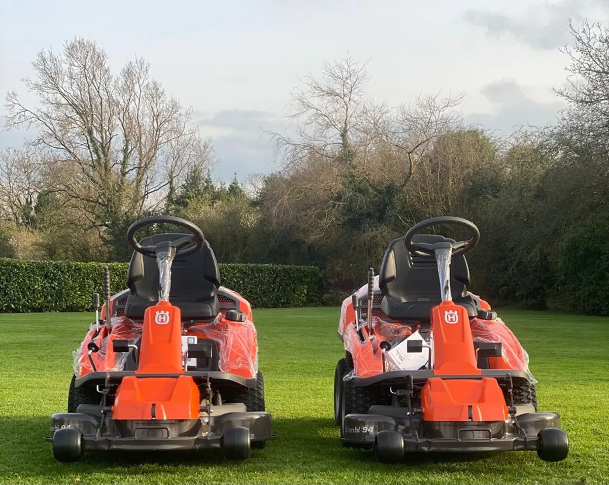 Husqvarna R214TC front deck rider lawnmower - Image 2