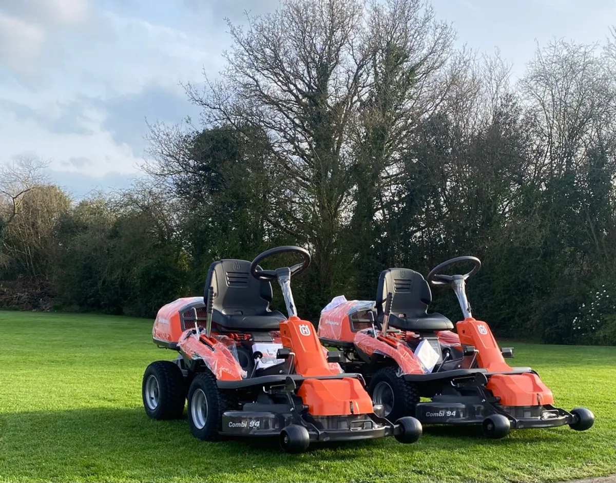 Husqvarna R214TC front deck rider lawnmower - Image 3