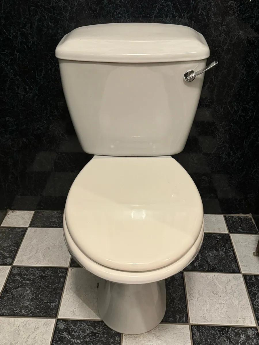 Bathroom sets,toilets sinks and bath for sale in Co. Donegal for €100