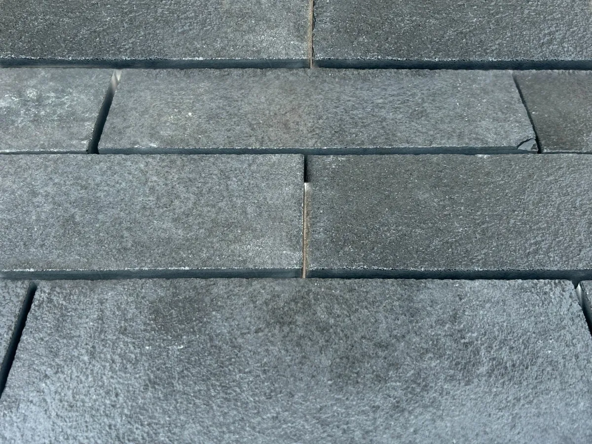 Black Limestone Cobbles Long - Image 1