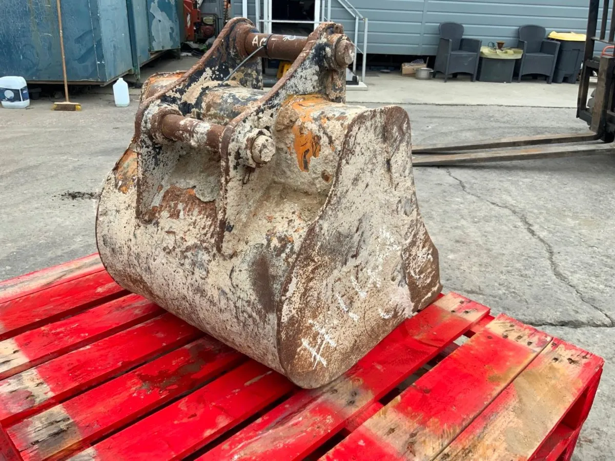 24" CATERPILLAR BUCKET......45mm PINS.....149wa. - Image 4