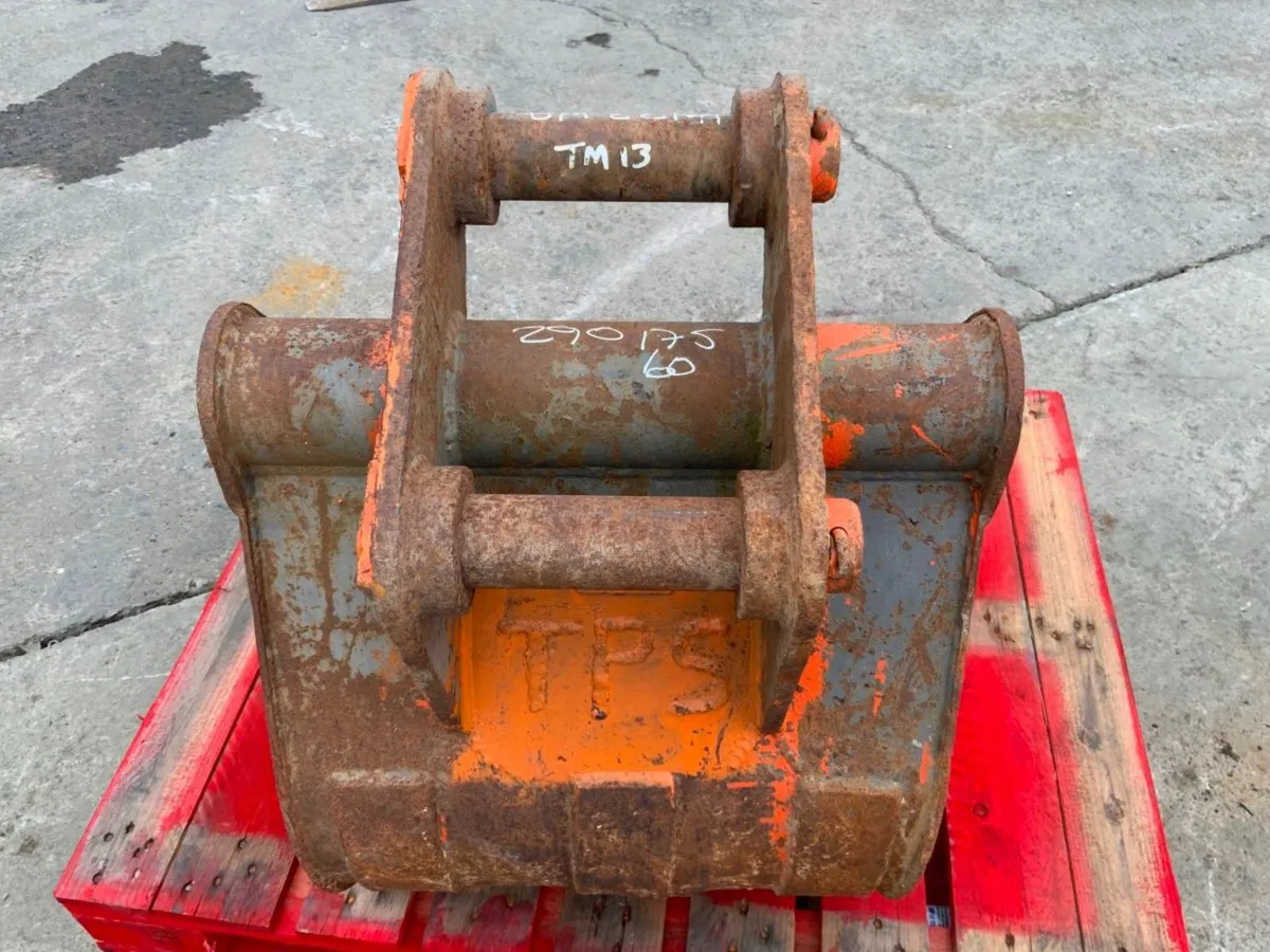 24" DIGGING BUCKET......60mm PINS.......133wa. - Image 3