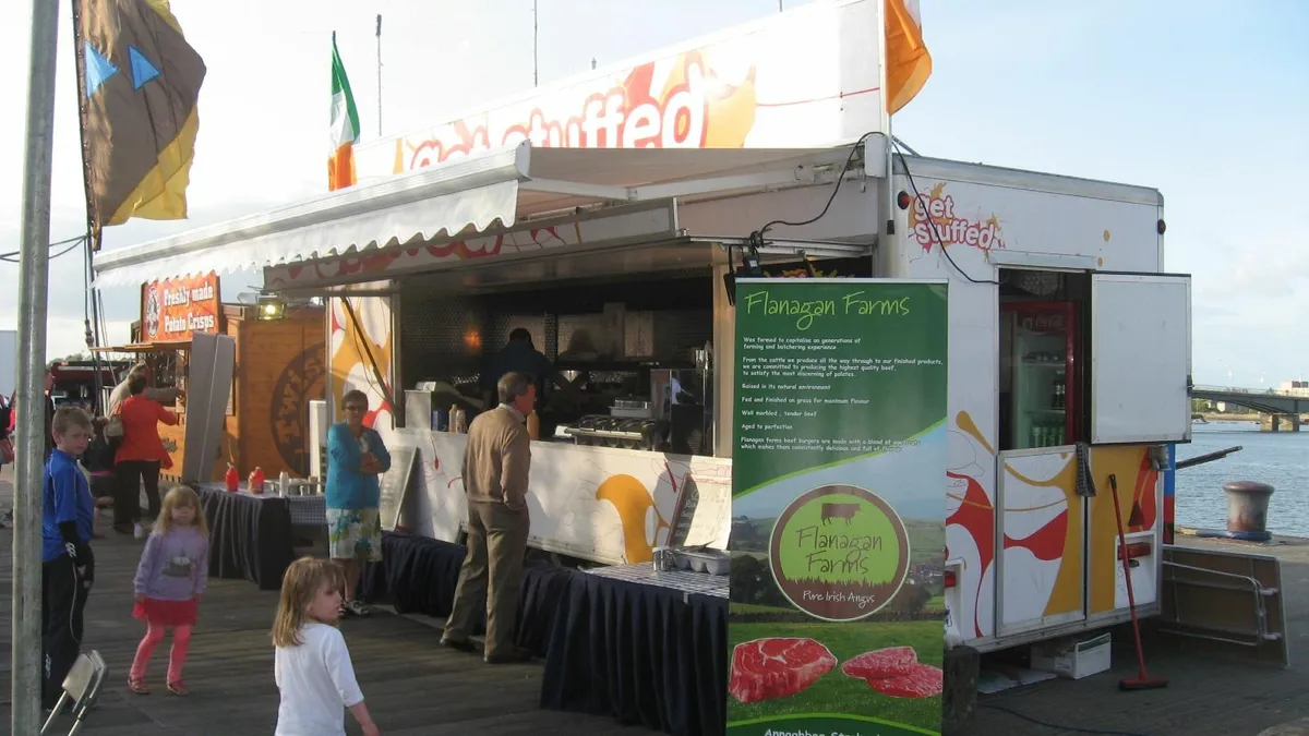 CATERING TRAILER - Image 4