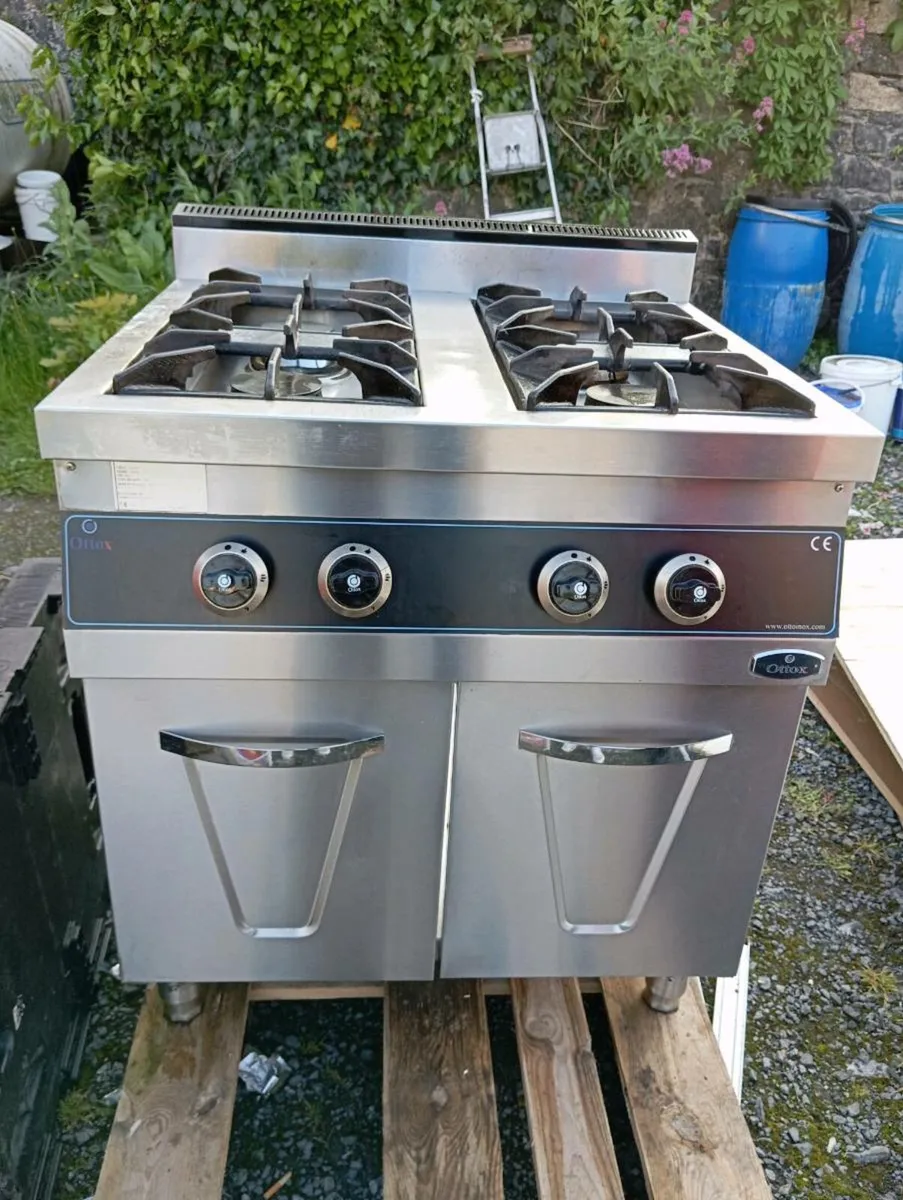 4 Ring Natural Gas Cooker, Sinks - Image 1