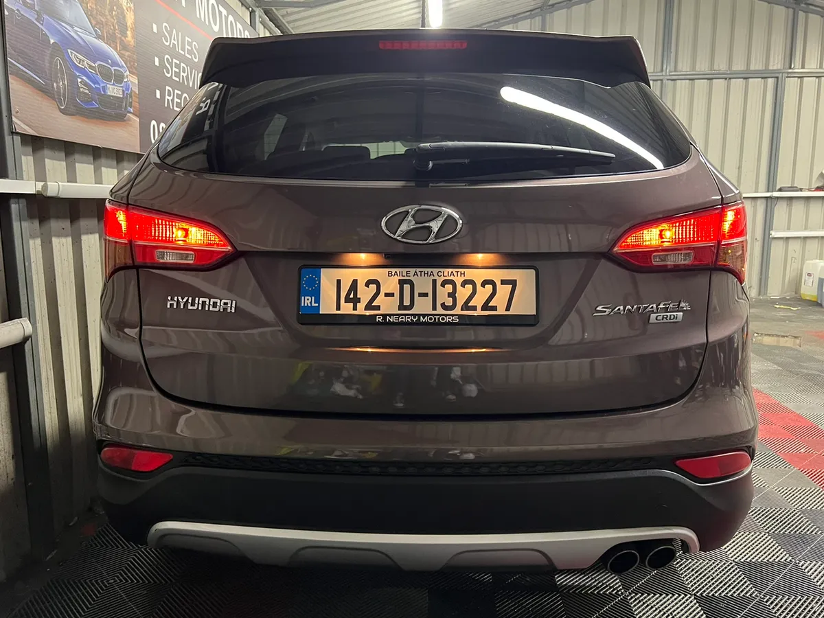 2014 142 Hyundai Santa FE 2WD Manual 7 Seat - Image 2