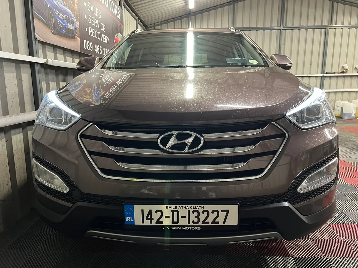 2014 142 Hyundai Santa FE 2WD Manual 7 Seat - Image 3