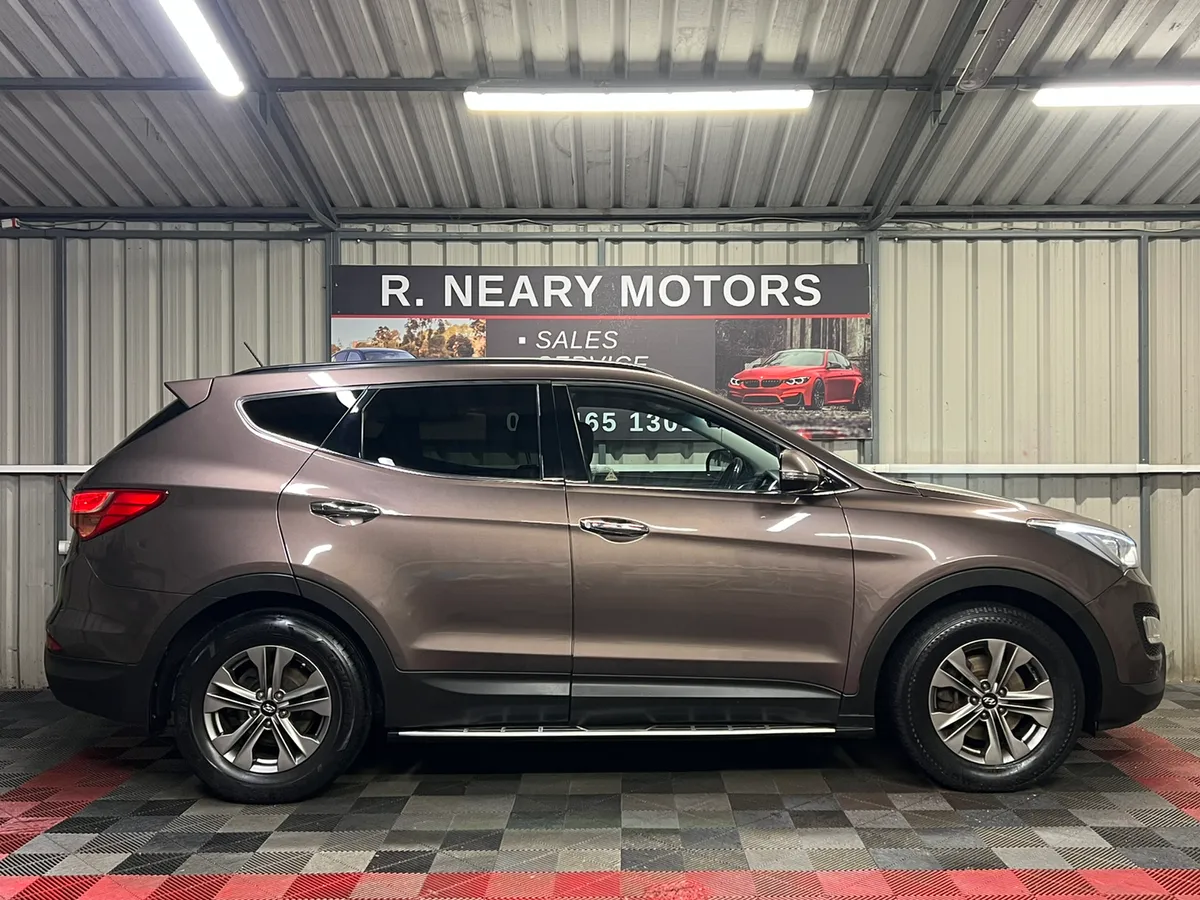 2014 142 Hyundai Santa FE 2WD Manual 7 Seat - Image 4