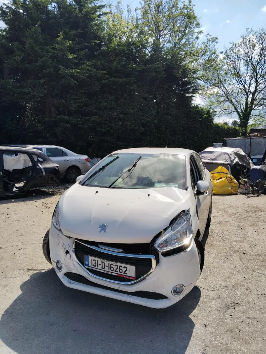 Breaking Peugeot 208 petrol 2013 - Image 1