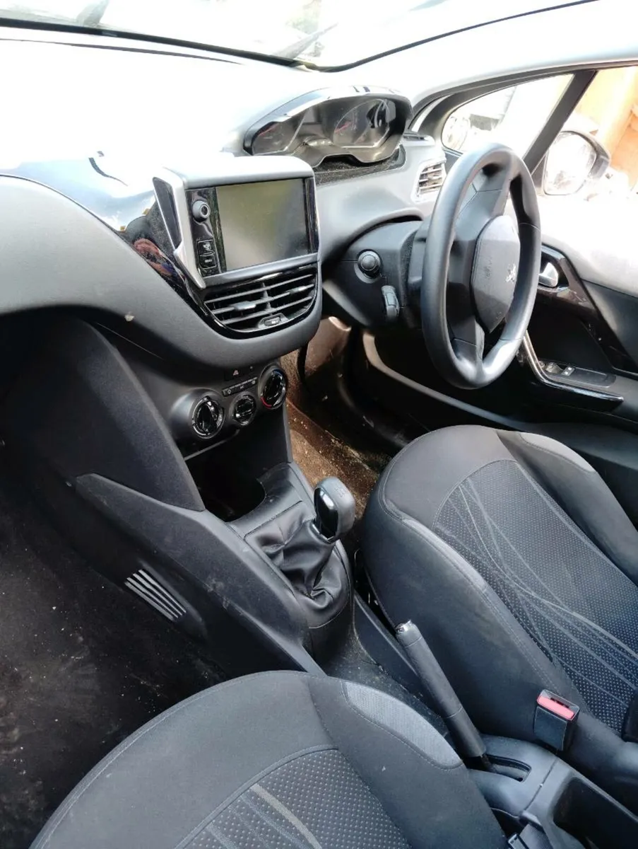 Breaking Peugeot 208 petrol 2013 - Image 3
