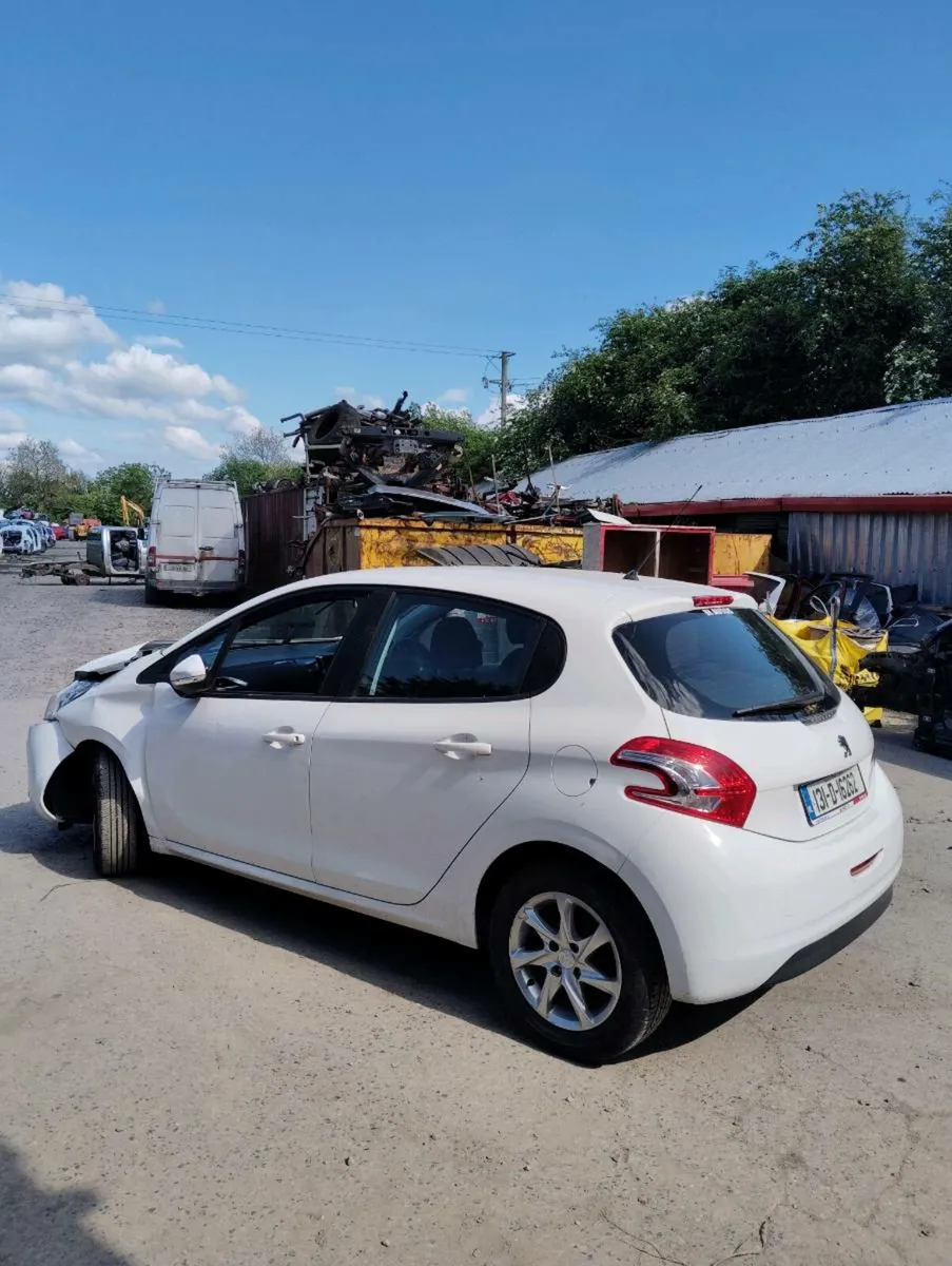 Breaking Peugeot 208 petrol 2013 - Image 4
