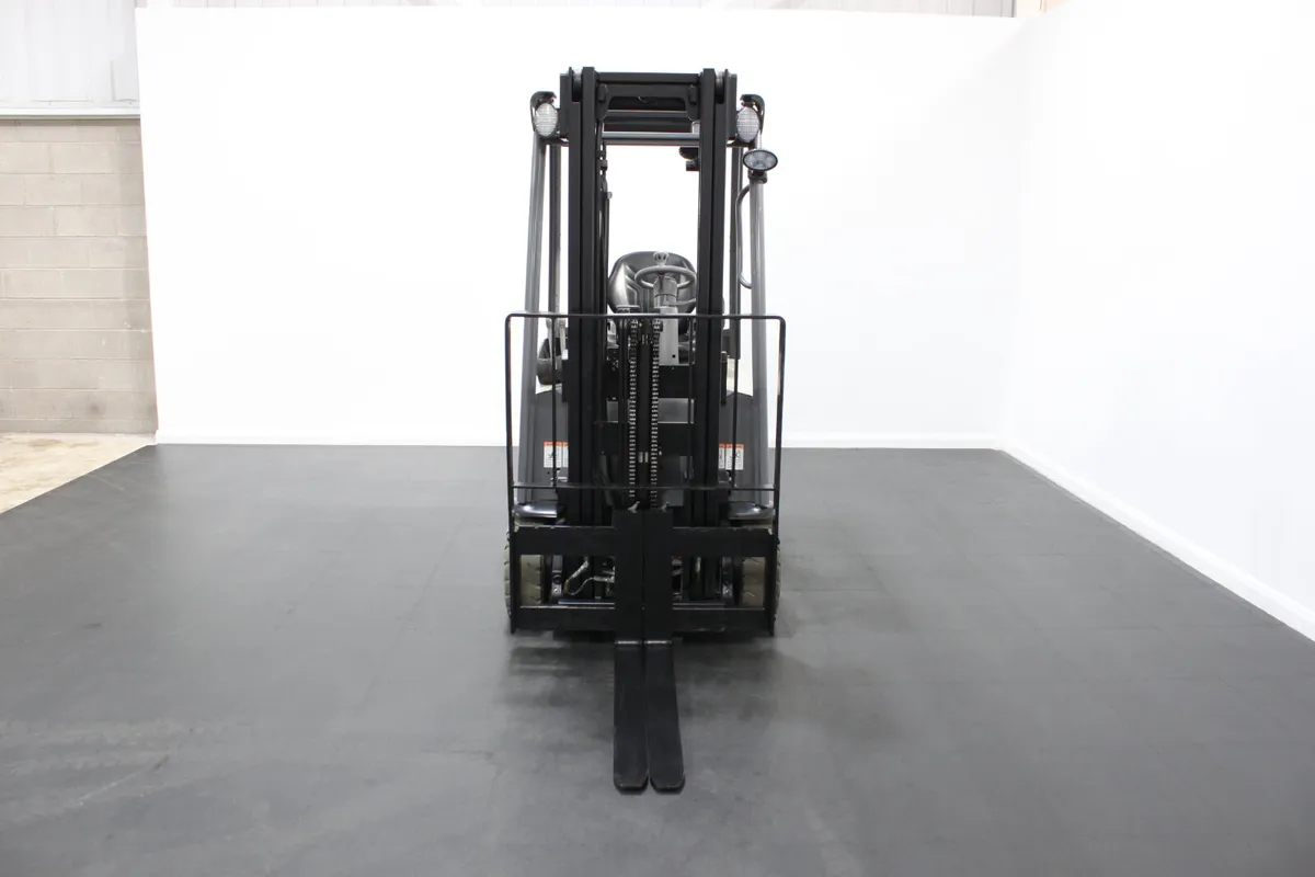 Crown SCT6020 1.6T Twin Wheel Electric Forklift - Image 3