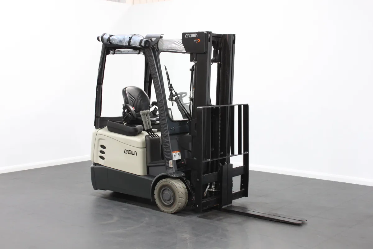 Crown SCT6020 1.6T with Fully Enclosed PVC Cab - Image 1